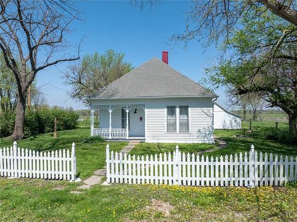 7 Acres of Residential Land with Home for Sale in Jamesport, Missouri
