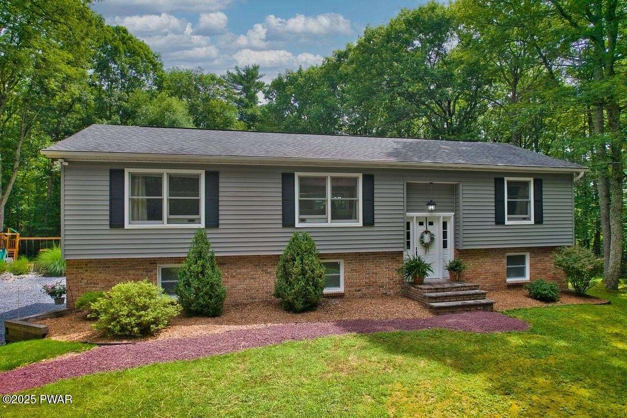 3.3 Acres of Residential Land with Home for Sale in Dingmans Ferry, Pennsylvania