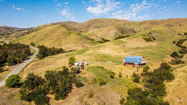 13 Acres of Land with Home for Sale in Horseshoe Bend, Idaho