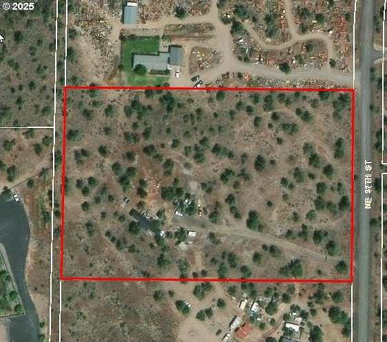5.33 Acres of Residential Land with Home for Sale in Redmond, Oregon