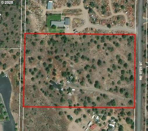 5.33 Acres of Residential Land with Home for Sale in Redmond, Oregon