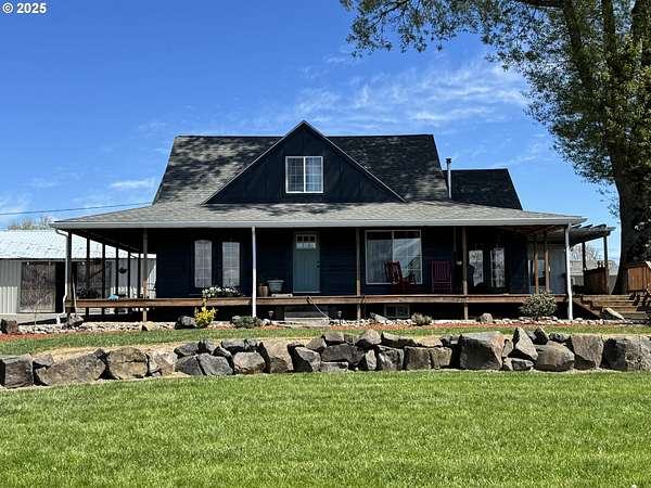 11.4 Acres of Land with Home for Sale in Scio, Oregon