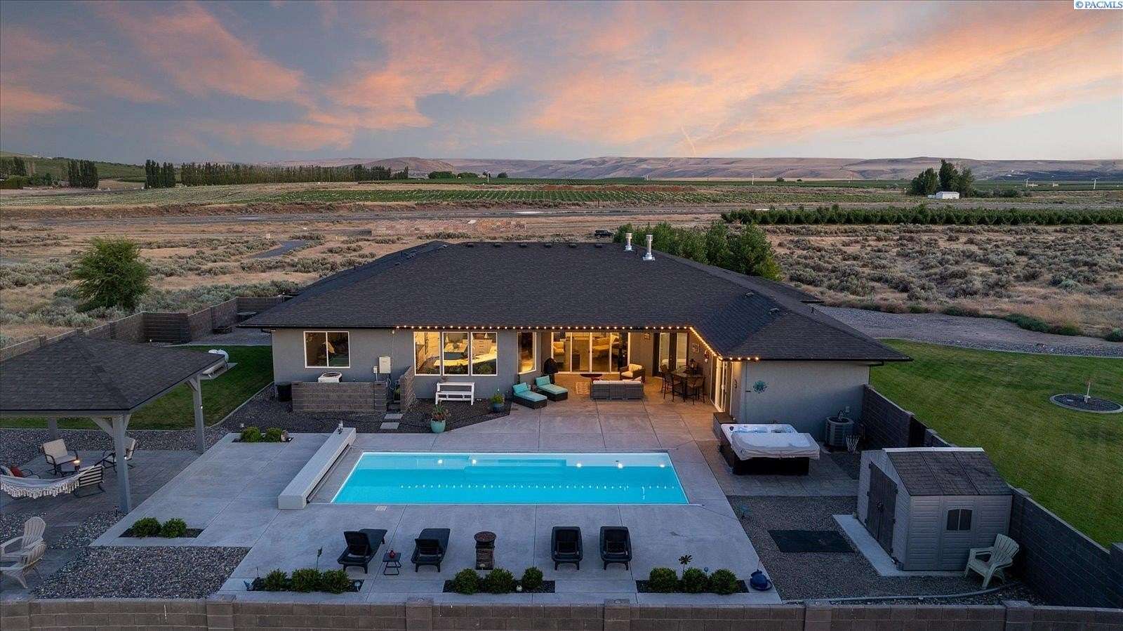 5.77 Acres of Residential Land with Home for Sale in Richland, Washington