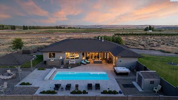 5.77 Acres of Residential Land with Home for Sale in Richland, Washington