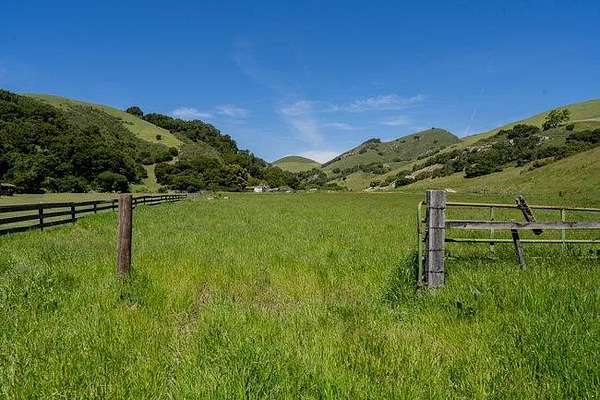 313 Acres of Land with Home for Sale in San Juan Bautista, California