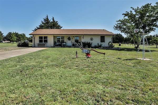 2 Acres of Residential Land with Home for Sale in Van Alstyne, Texas