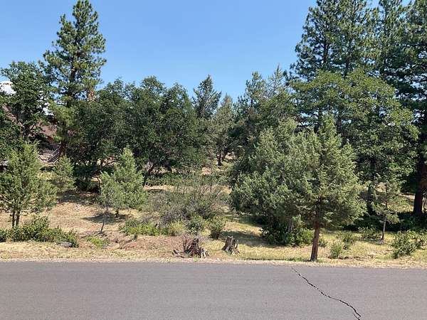 0.84 Acres of Residential Land for Sale in Klamath Falls, Oregon