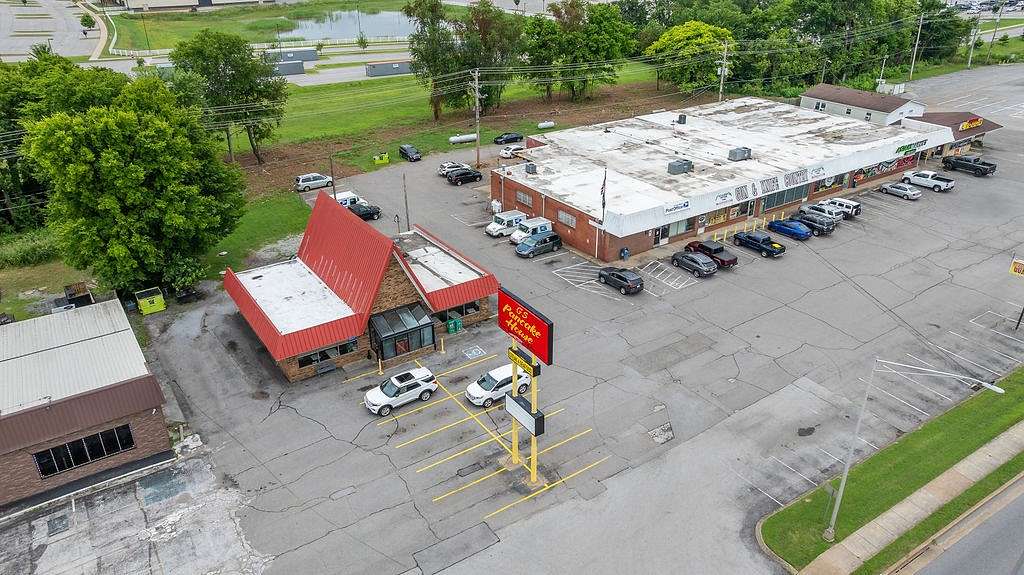 3.25 Acres of Improved Commercial Land for Sale in Oak Grove, Kentucky