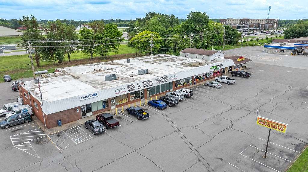 3.25 Acres of Improved Commercial Land for Sale in Oak Grove, Kentucky