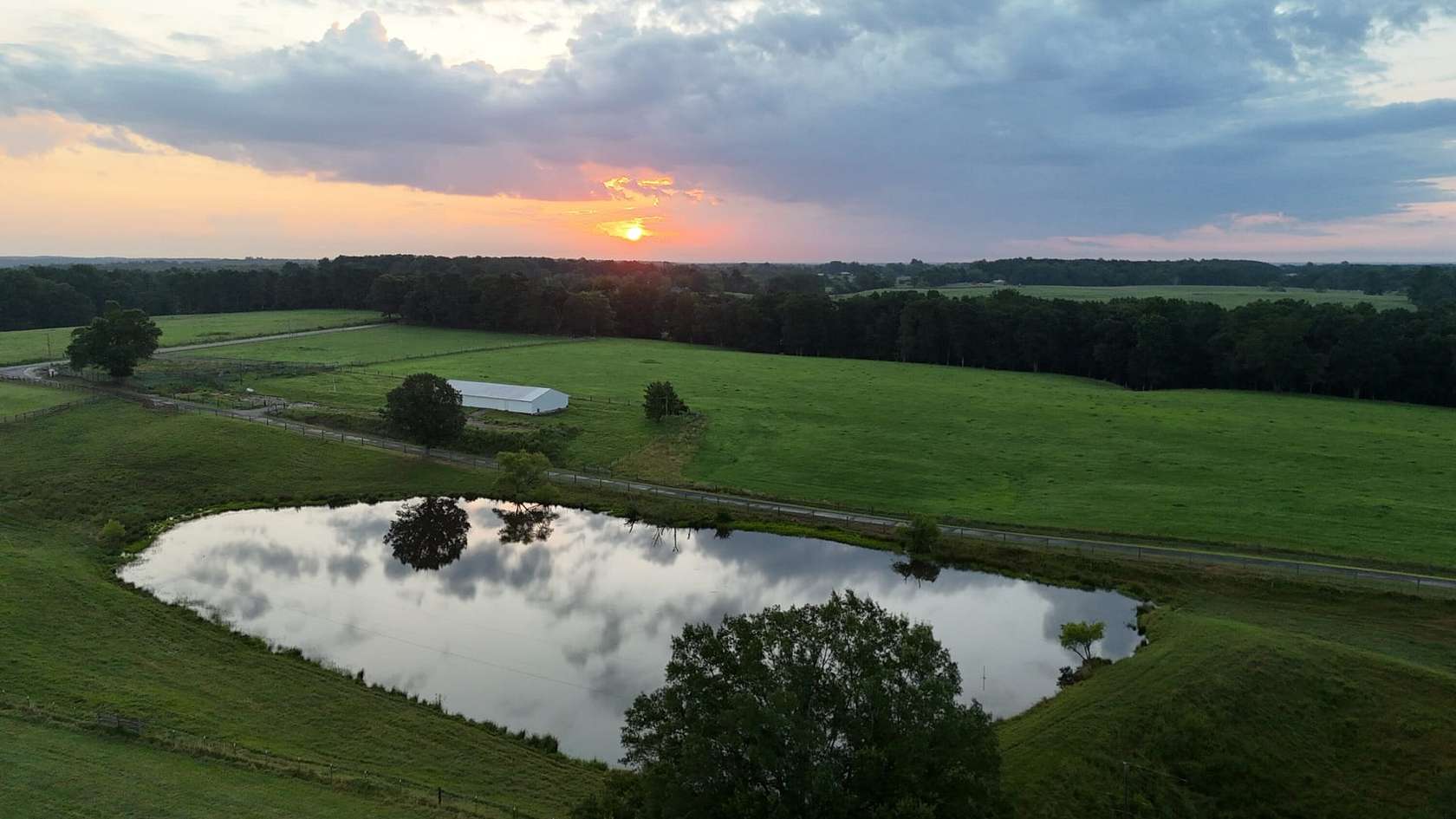 345 Acres of Land with Home for Sale in Haleyville, Alabama