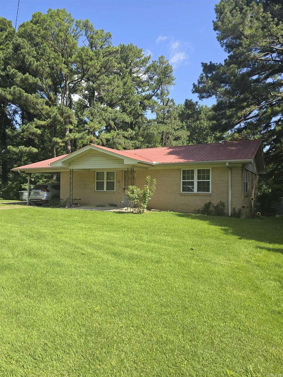 28 Acres of Land with Home for Sale in Forrest City, Arkansas