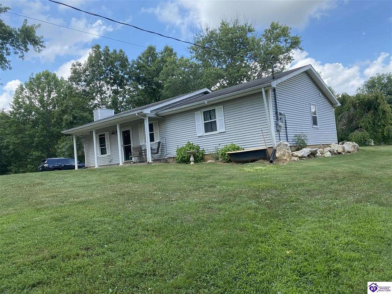 8.86 Acres of Residential Land with Home for Sale in Cecilia, Kentucky