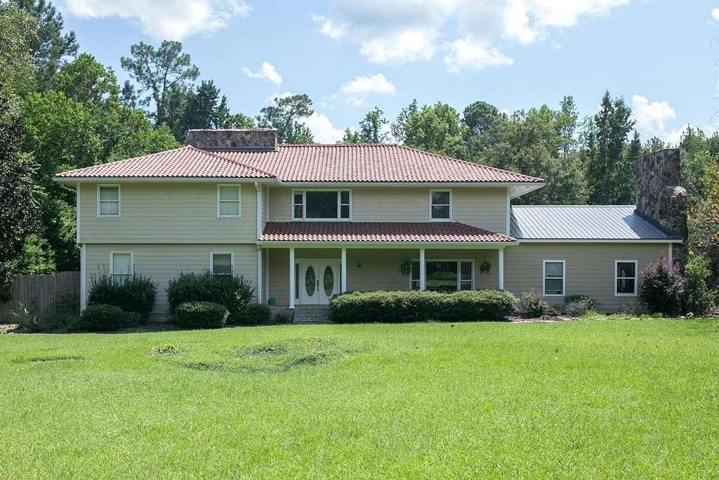 12.7 Acres of Land with Home for Sale in Moultrie, Georgia