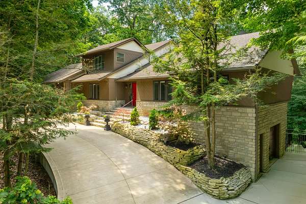 2.52 Acres of Residential Land with Home for Sale in Powell, Ohio