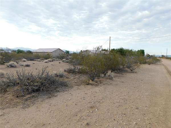 1.12 Acres of Land for Sale in Golden Valley, Arizona