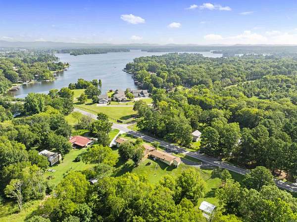 1.5 Acres of Residential Land with Home for Sale in Hot Springs, Arkansas