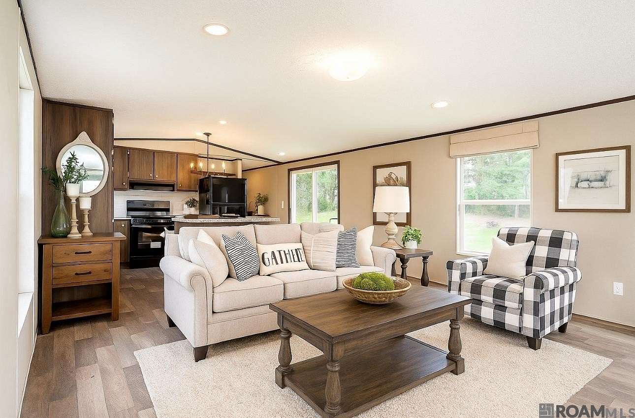 2 Acres of Residential Land with Home for Sale in Pine Grove, Louisiana