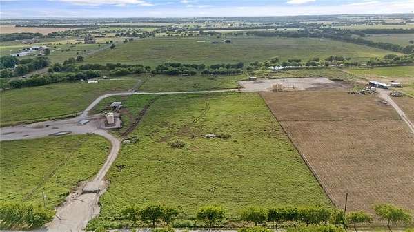 10 Acres of Land for Sale in Decatur, Texas