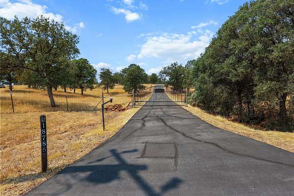 18.7 Acres of Land with Home for Sale in Cottonwood, California