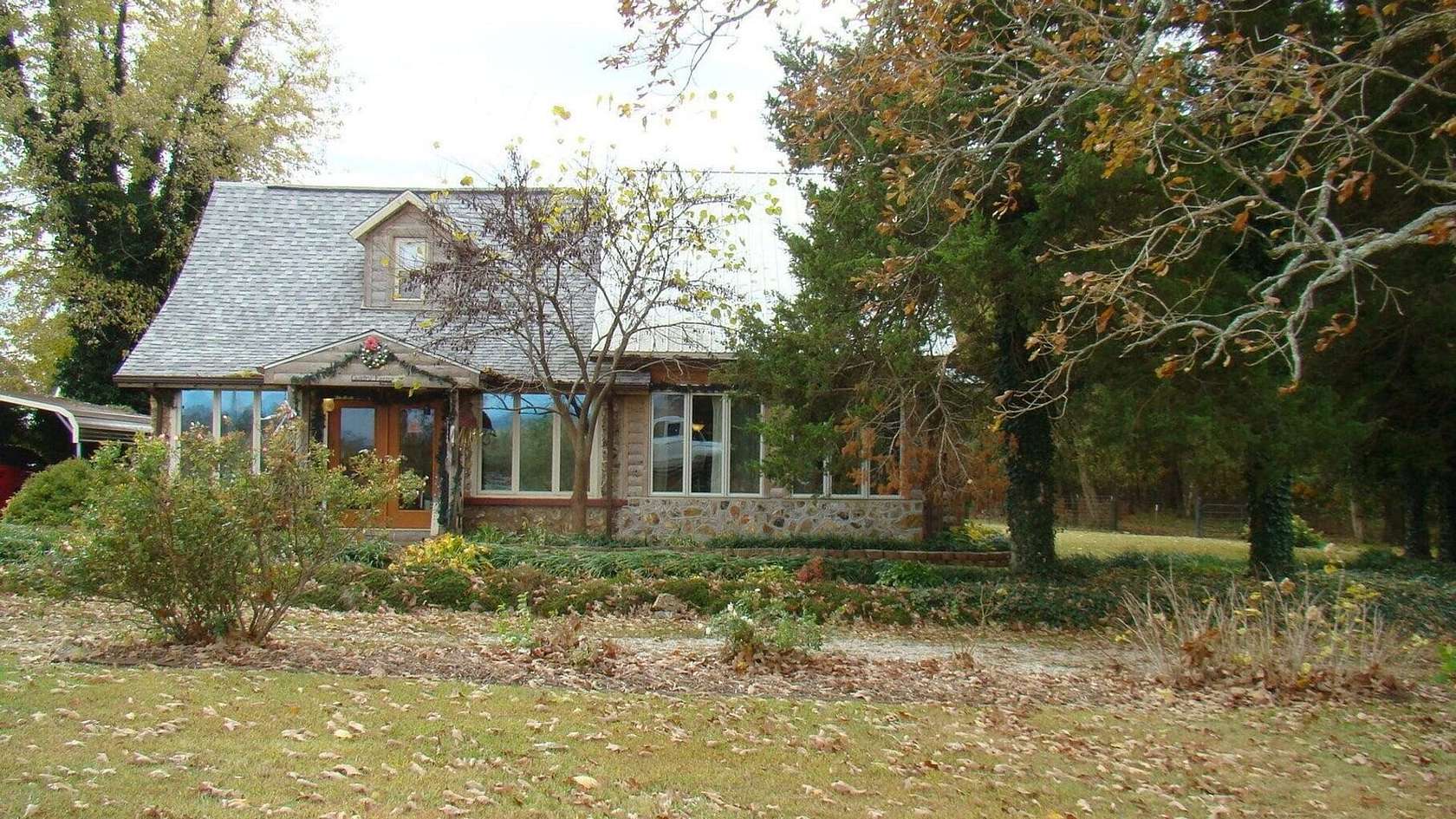 15 Acres of Land with Home for Sale in Mountain View, Missouri