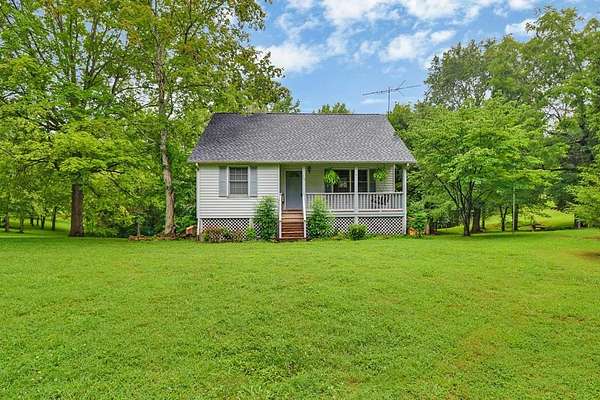 3.9 Acres of Residential Land with Home for Sale in Baxter, Tennessee