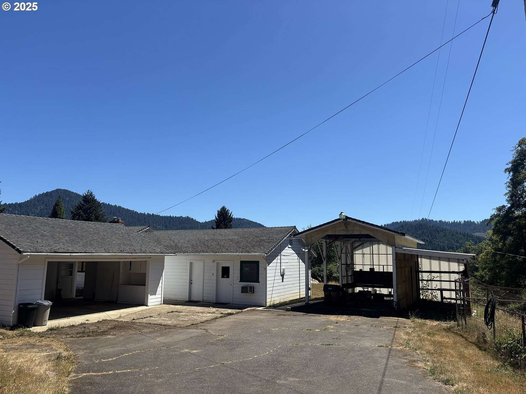 14.1 Acres of Land with Home for Sale in Glendale, Oregon