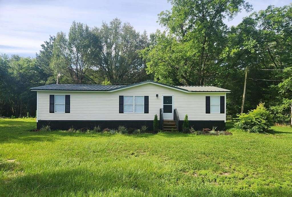 1.5 Acres of Land with Home for Sale in Albany, Georgia