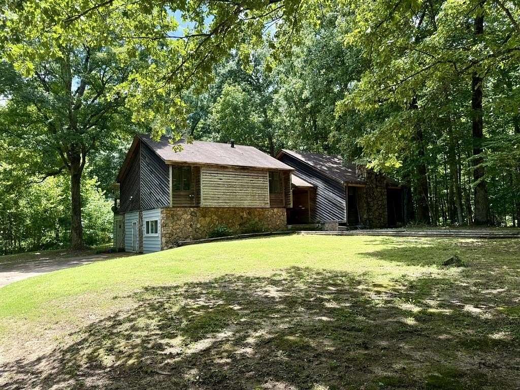 2 Acres of Residential Land with Home for Sale in Moscow, Tennessee