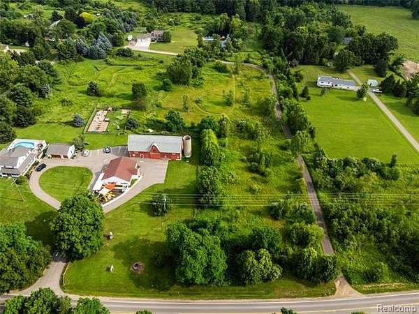 2 Acres of Residential Land for Sale in Fenton, Michigan