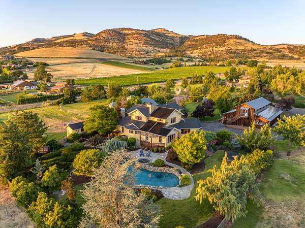 34.3 Acres of Land with Home for Sale in Medford, Oregon