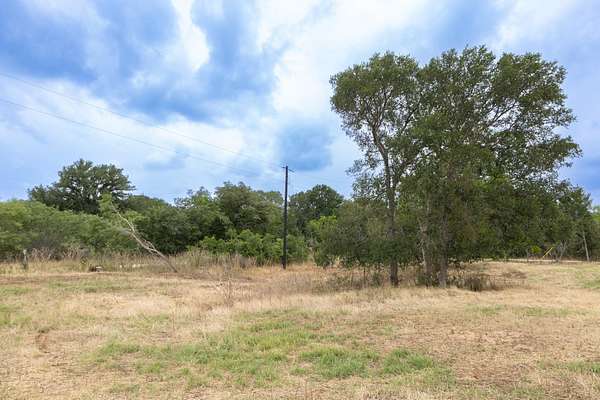 1 Acre of Land for Sale in Luling, Texas
