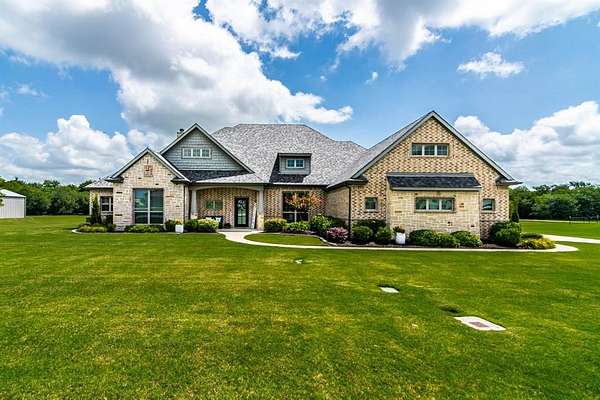 2.1 Acres of Residential Land with Home for Sale in Caddo Mills, Texas