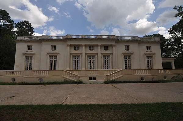 48 Acres of Land with Home for Sale in Atlanta, Texas