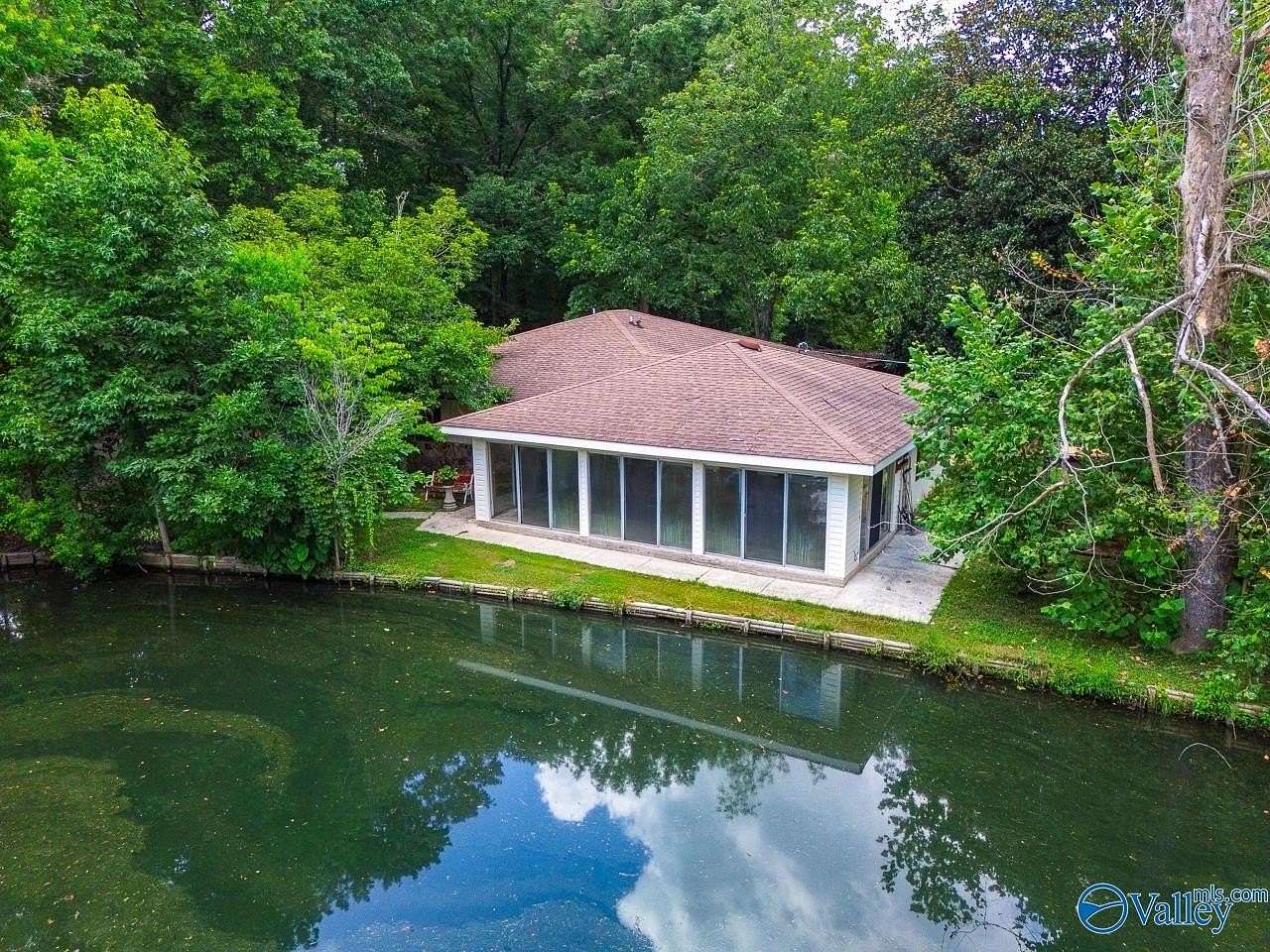 9.6 Acres of Residential Land with Home for Sale in Hartselle, Alabama