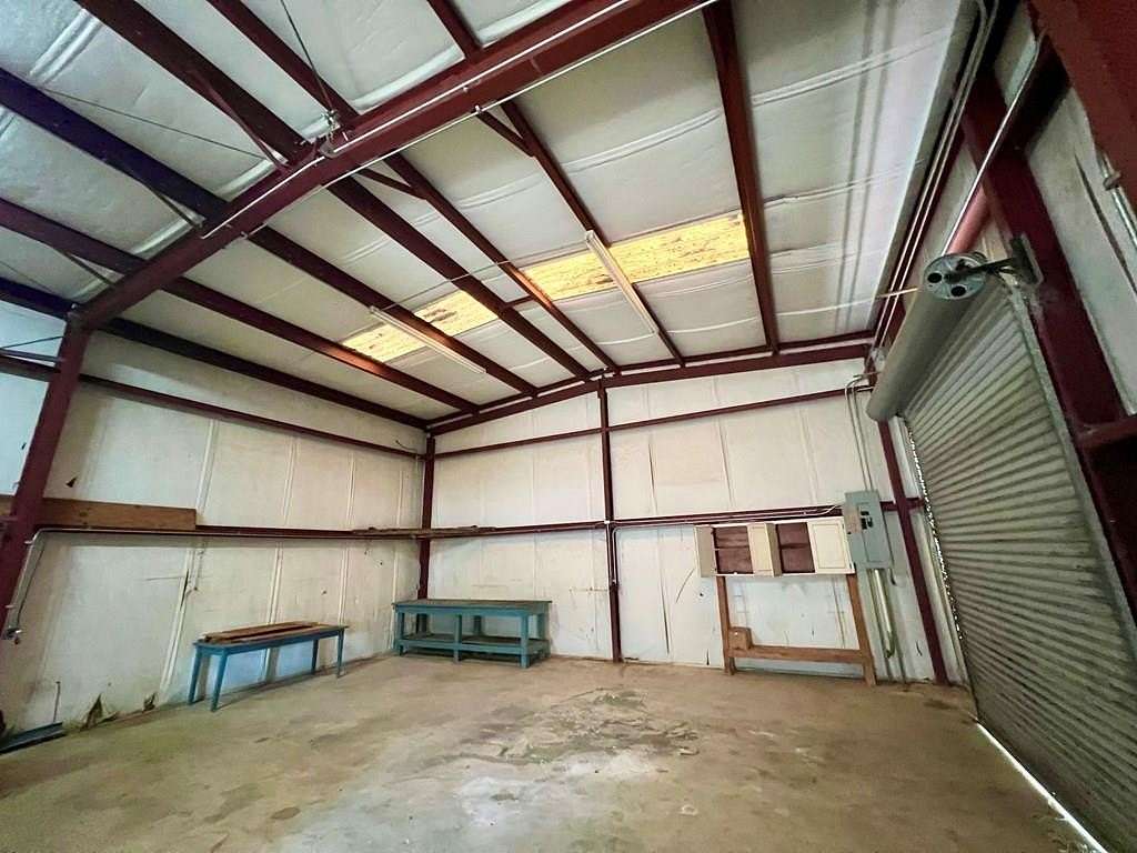 5 Acres of Residential Land with Home for Sale in Hazlehurst, Georgia