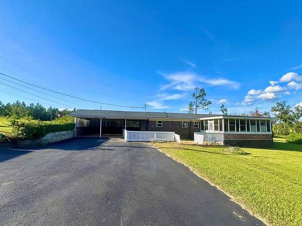 5 Acres of Residential Land with Home for Sale in Hazlehurst, Georgia