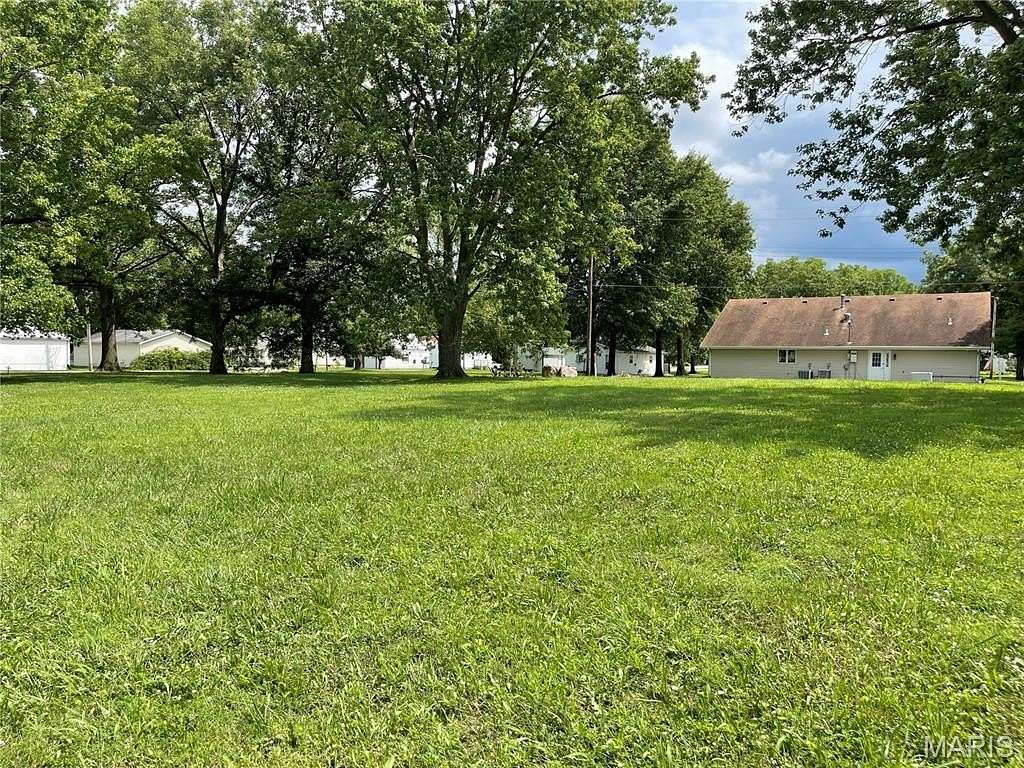 0.24 Acres of Mixed-Use Land for Sale in Highland, Illinois