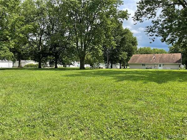 0.24 Acres of Mixed-Use Land for Sale in Highland, Illinois