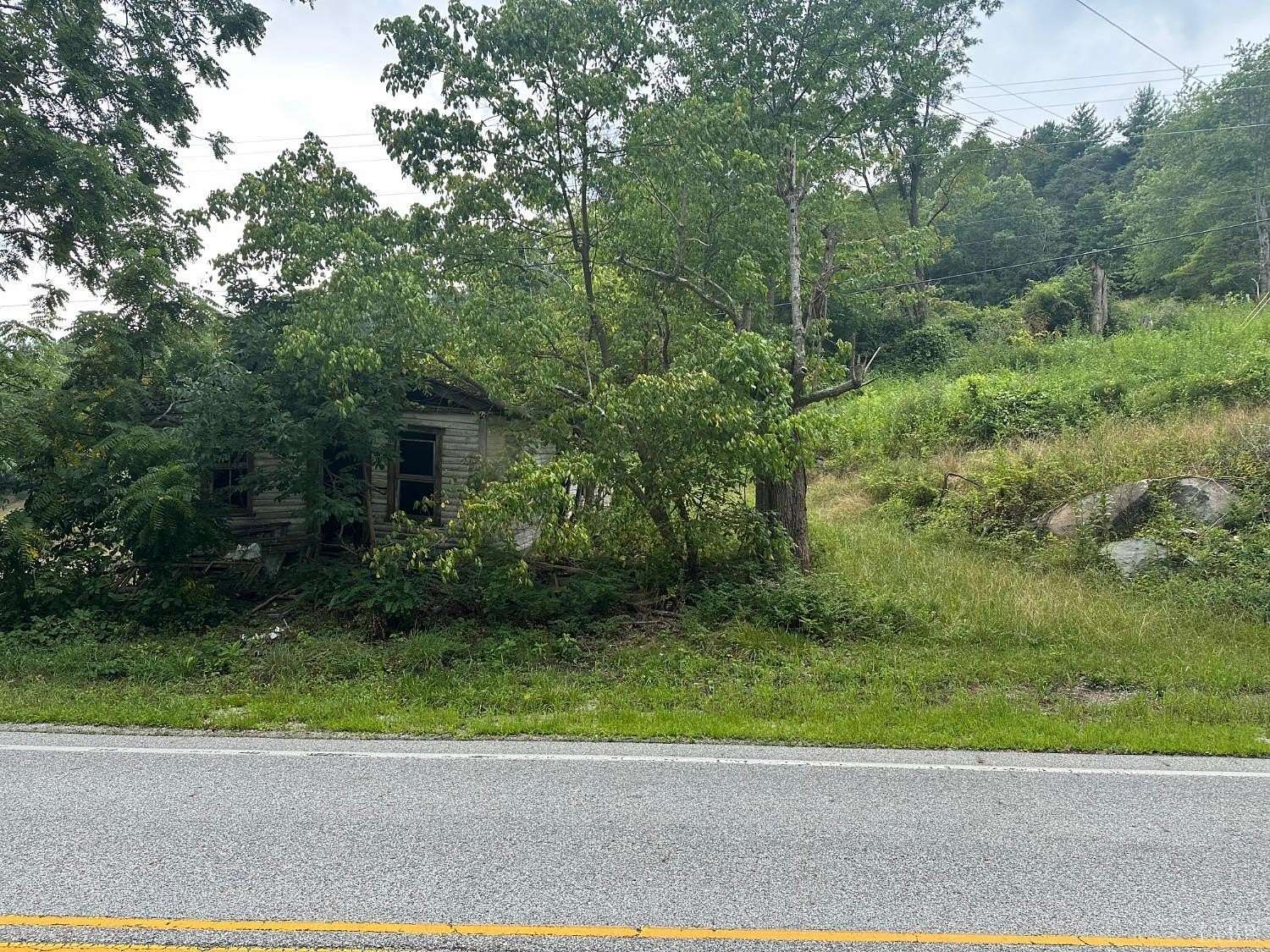 0.5 Acres of Land for Sale in Amherst, Virginia