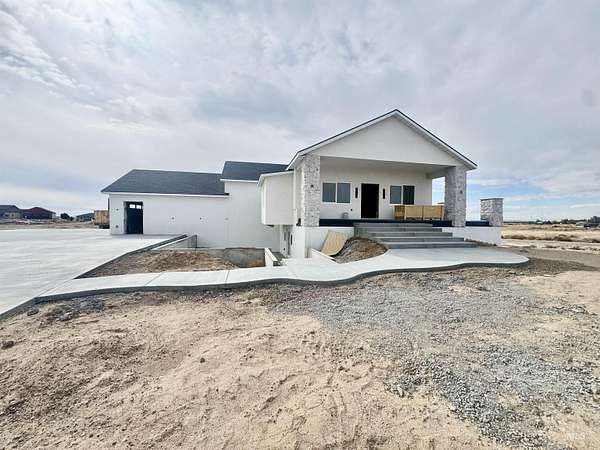 1.54 Acres of Residential Land with Home for Sale in Mountain Home, Idaho