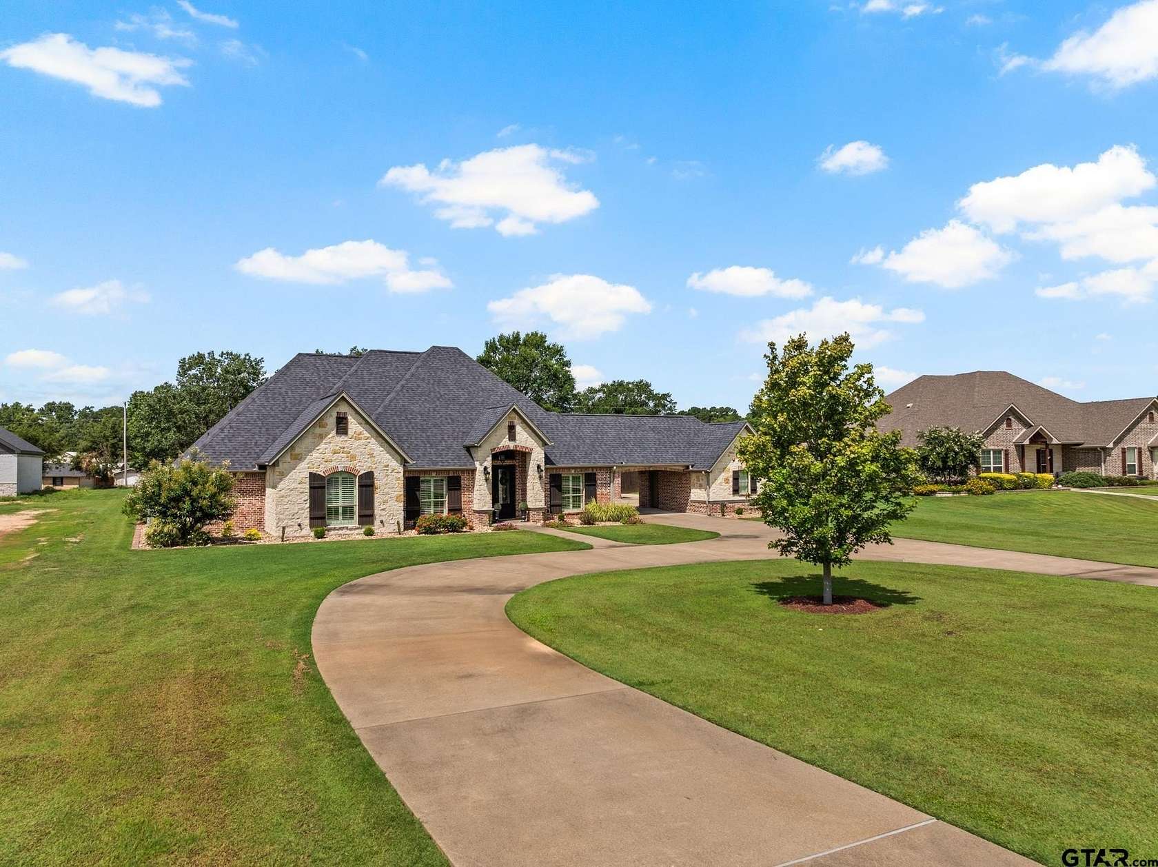 1.5 Acres of Residential Land with Home for Sale in Pittsburg, Texas