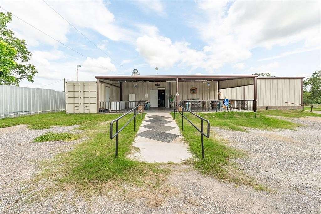 7 Acres of Improved Commercial Land for Sale in De Leon, Texas