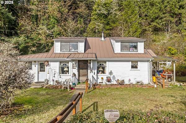 2.47 Acres of Residential Land with Home for Sale in Sweet Home, Oregon