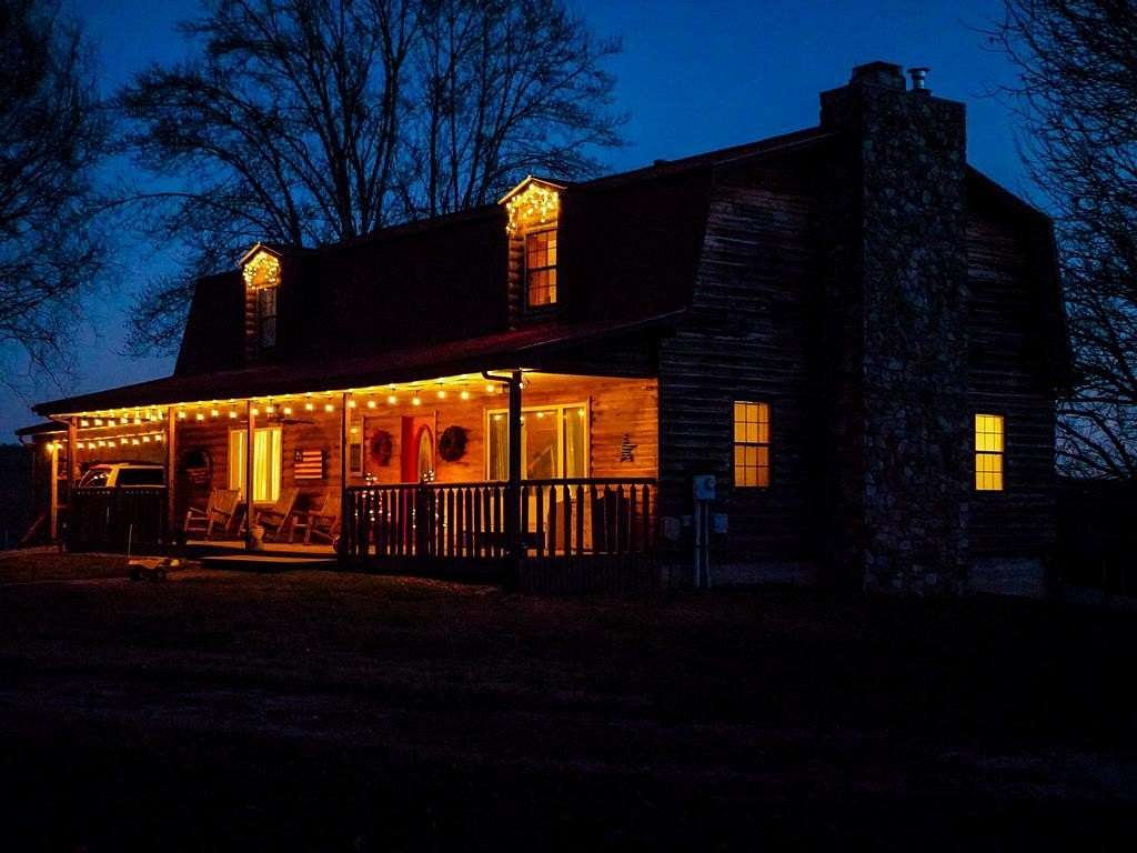 5 Acres of Residential Land with Home for Sale in Sparta, Tennessee