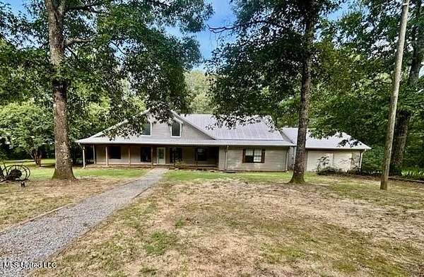 6.5 Acres of Residential Land with Home for Sale in Florence, Mississippi