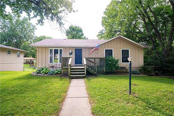 24 Acres of Land with Home for Sale in St. Joseph, Missouri