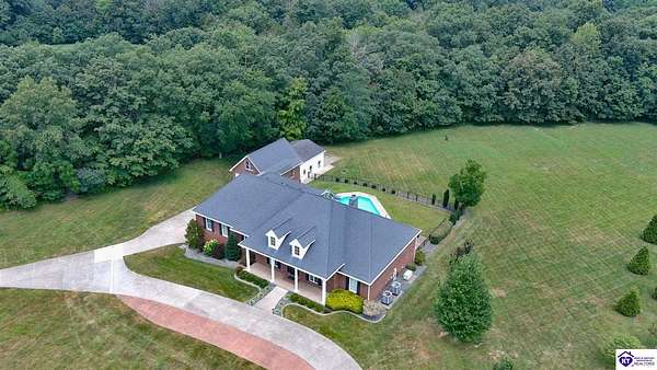 8.66 Acres of Residential Land with Home for Sale in Elizabethtown, Kentucky