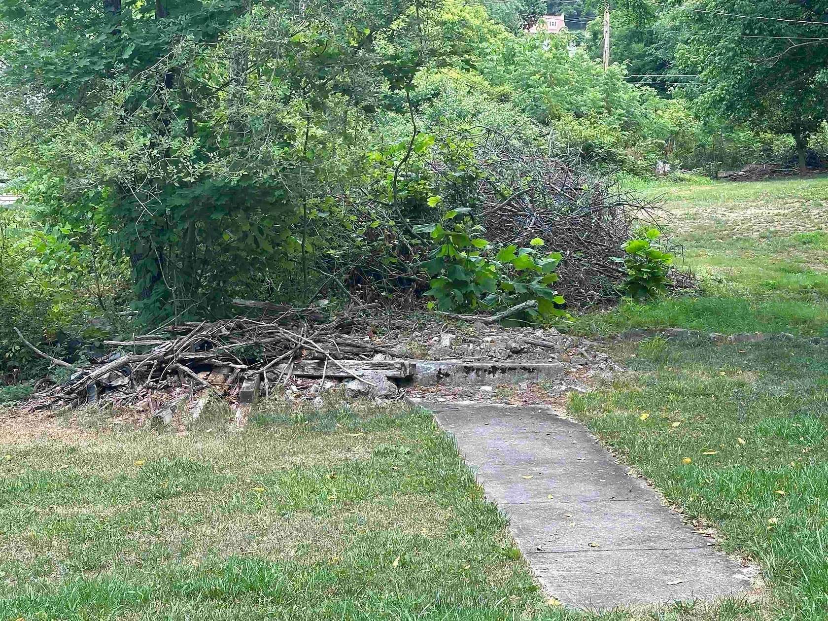 0.5 Acres of Land for Sale in Narrows, Virginia