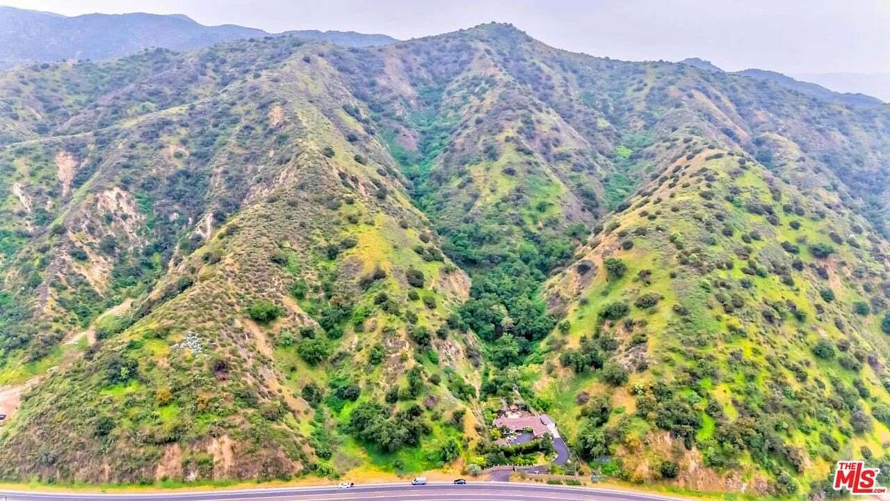 30 Acres of Land for Sale in Sun Valley, California