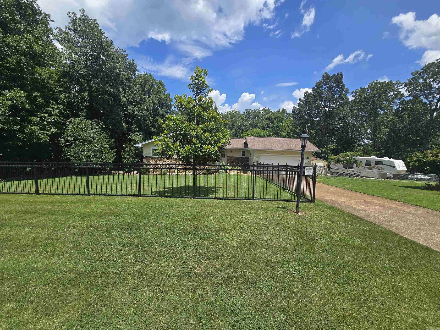 1.75 Acres of Residential Land with Home for Sale in Horseshoe Bend, Arkansas